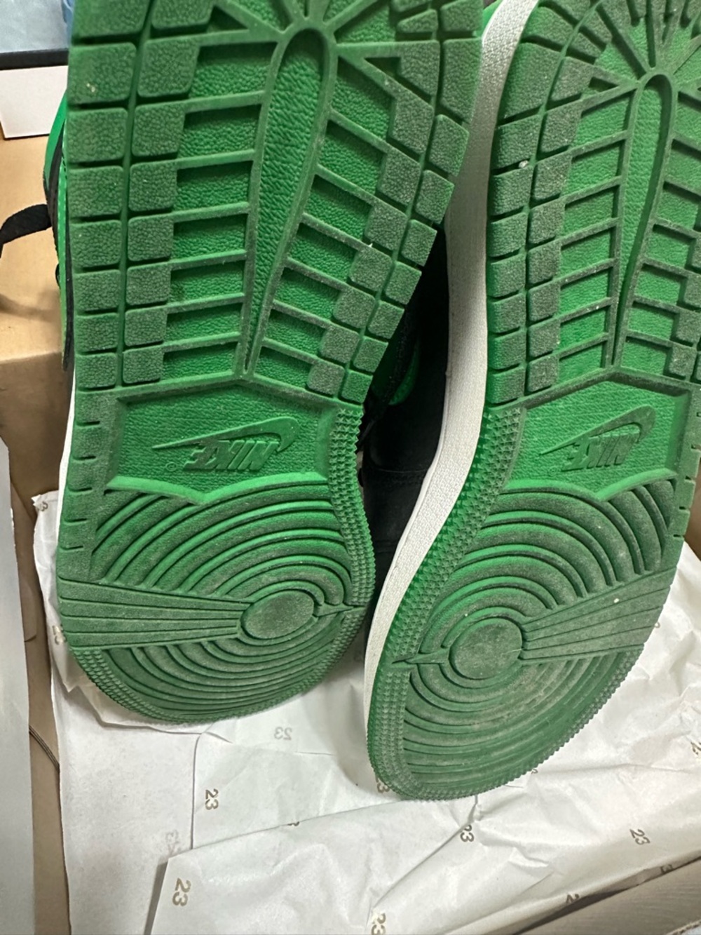 CLOSET CLOSING Jordan Air Jordan 1 Low GS Black Green White Sneakers - Picture 10 of 12
